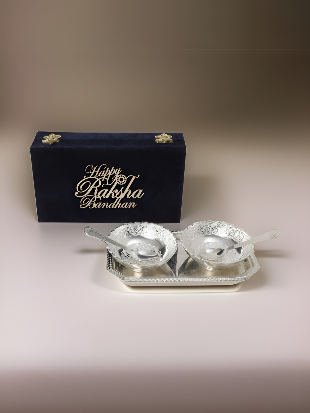 

INTERNATIONAL GIFT Silver-Toned 6 PCS Textured Bowl Set With Tray & Spoons With Velvet Box