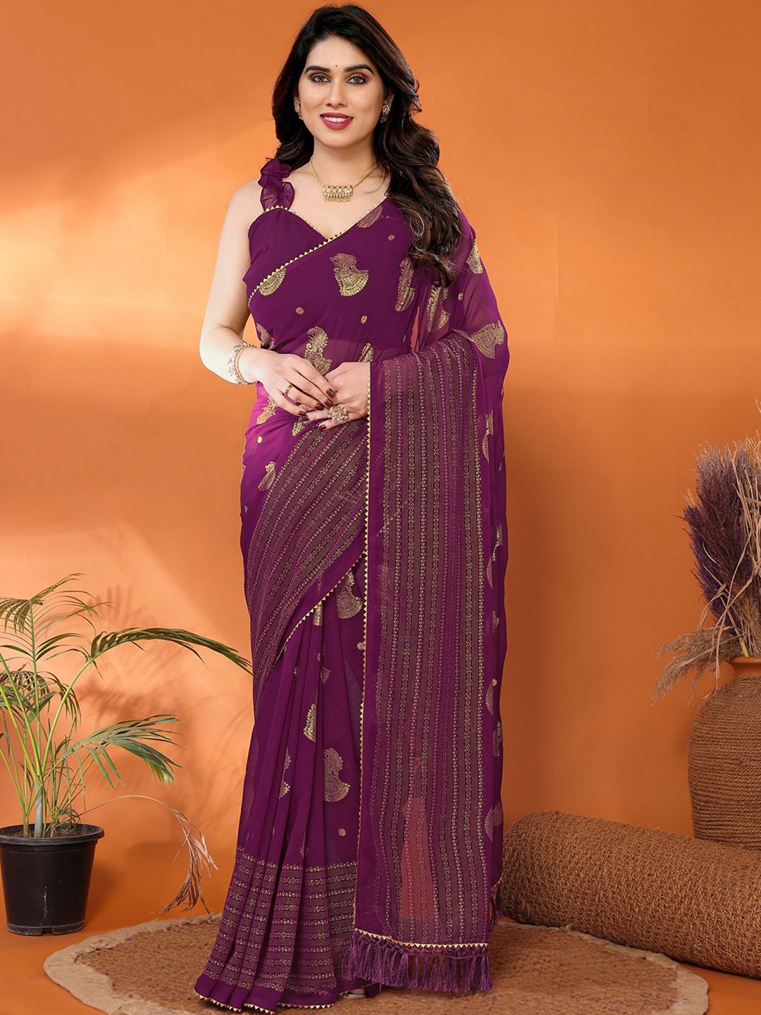 

DIVASTRI Ethnic Motifs Printed Saree, Purple