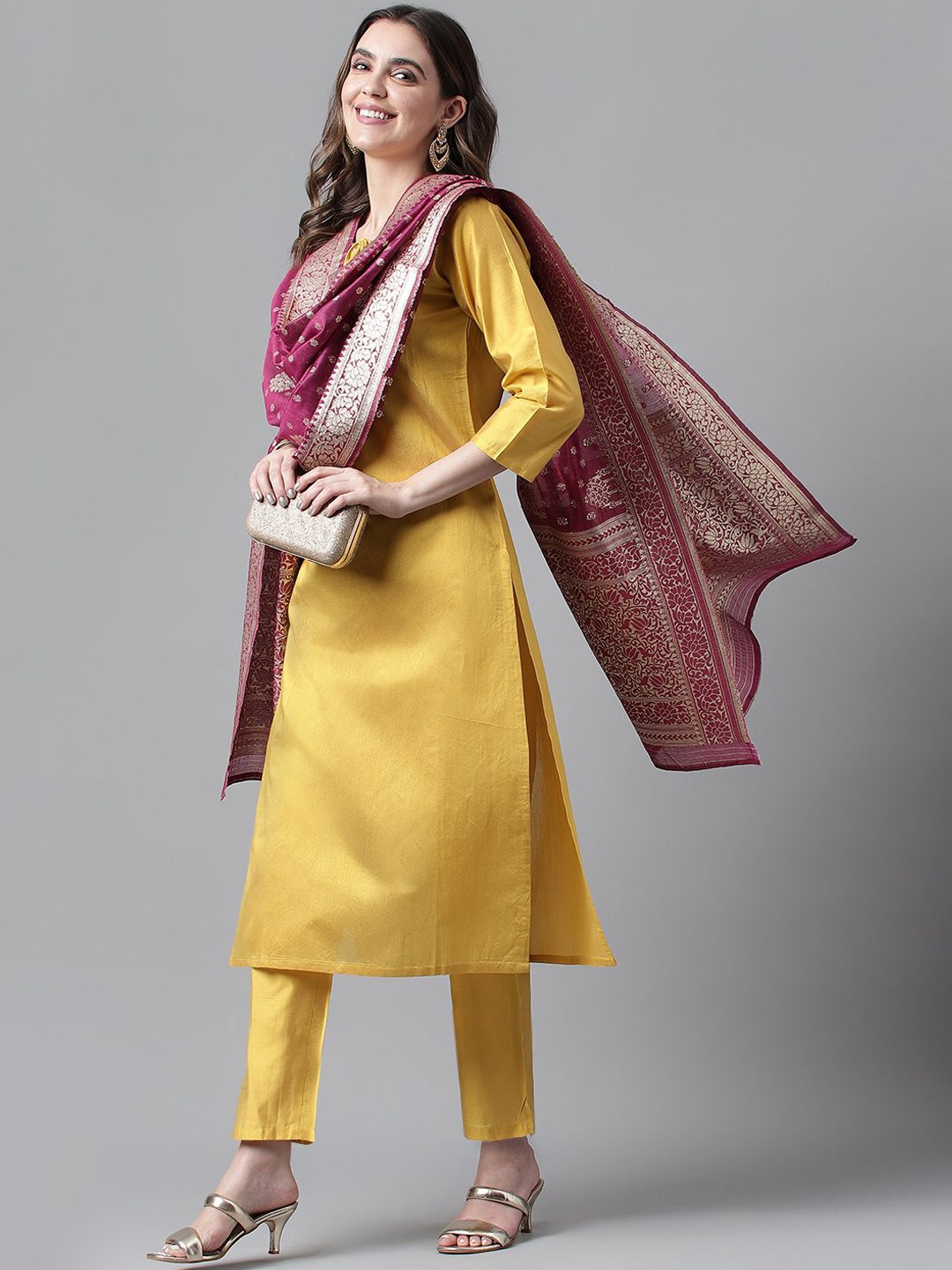 

DIVASTRI Floral Embroidered Keyhole Neck Straight Kurta With Trousers & Dupatta, Yellow