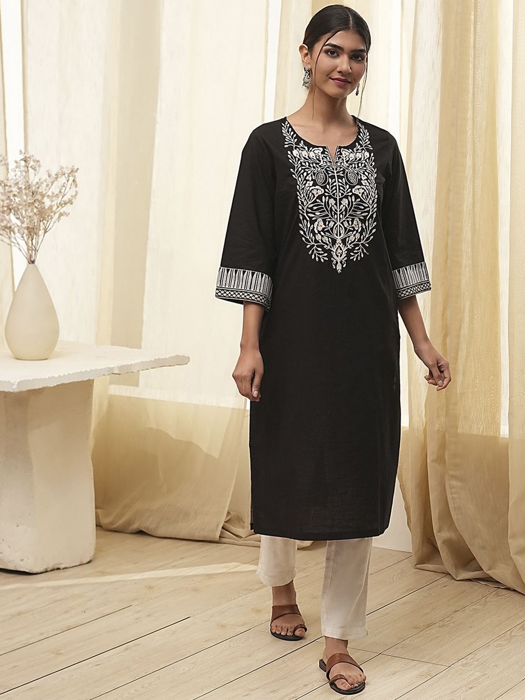 

Biba Women Thread Work V-Neck A Line Kurta, Black