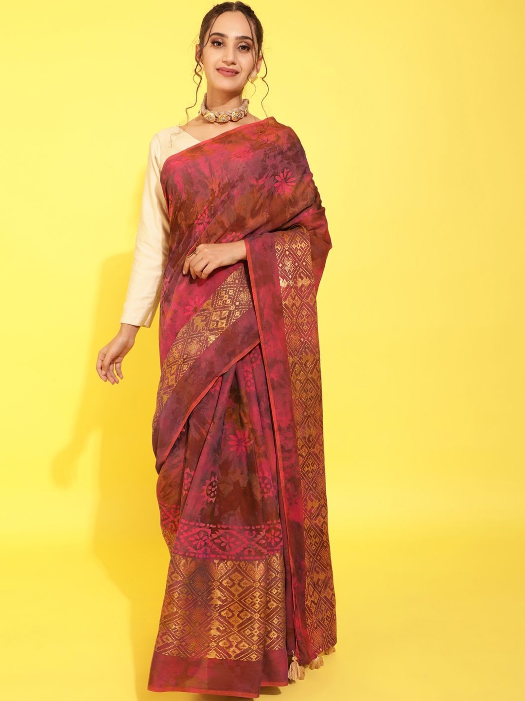 

Suha Floral printed saree with solid border, Maroon