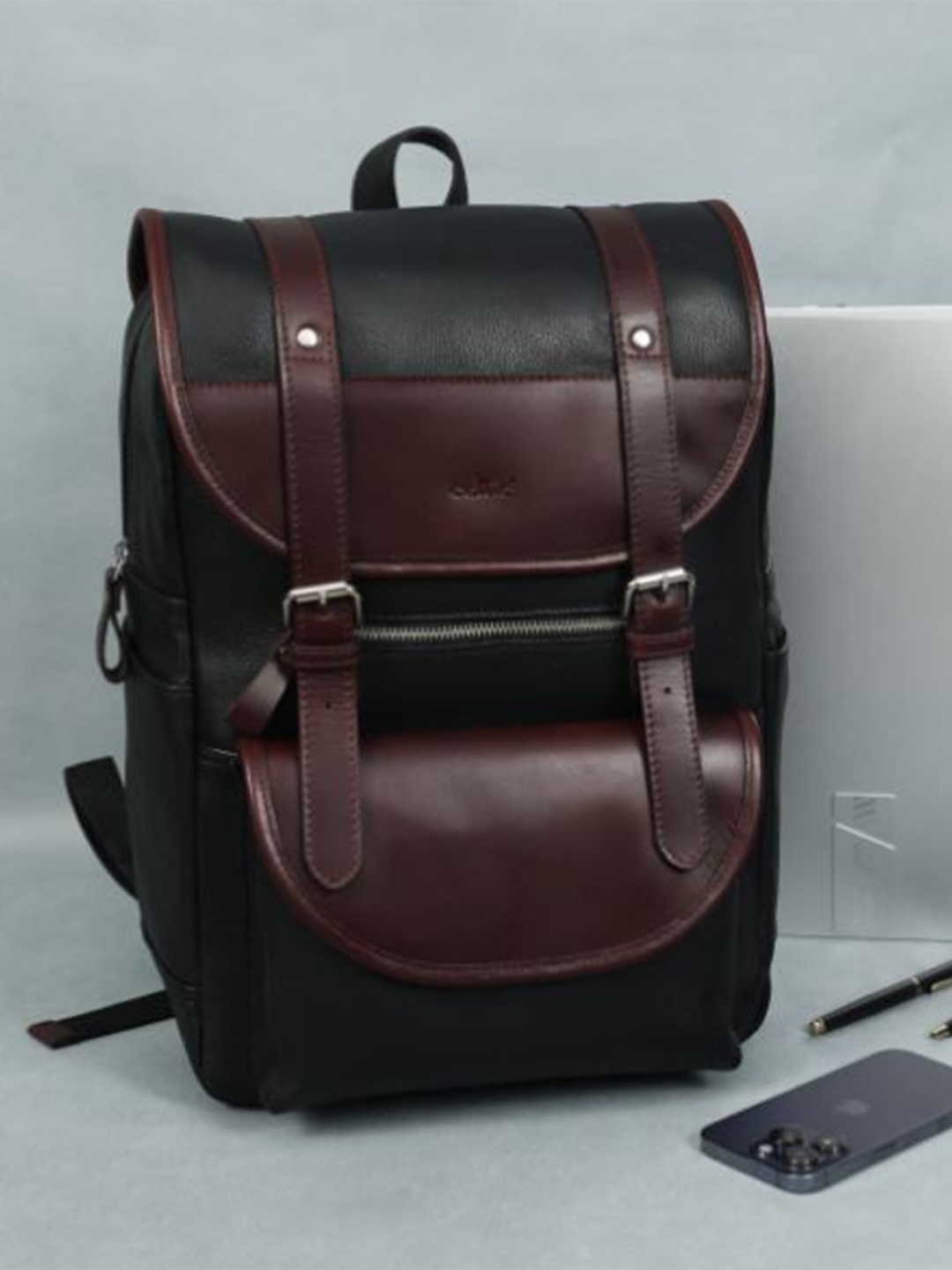 

Celtic Unisex Colourblocked Pure Leather Backpack, Black