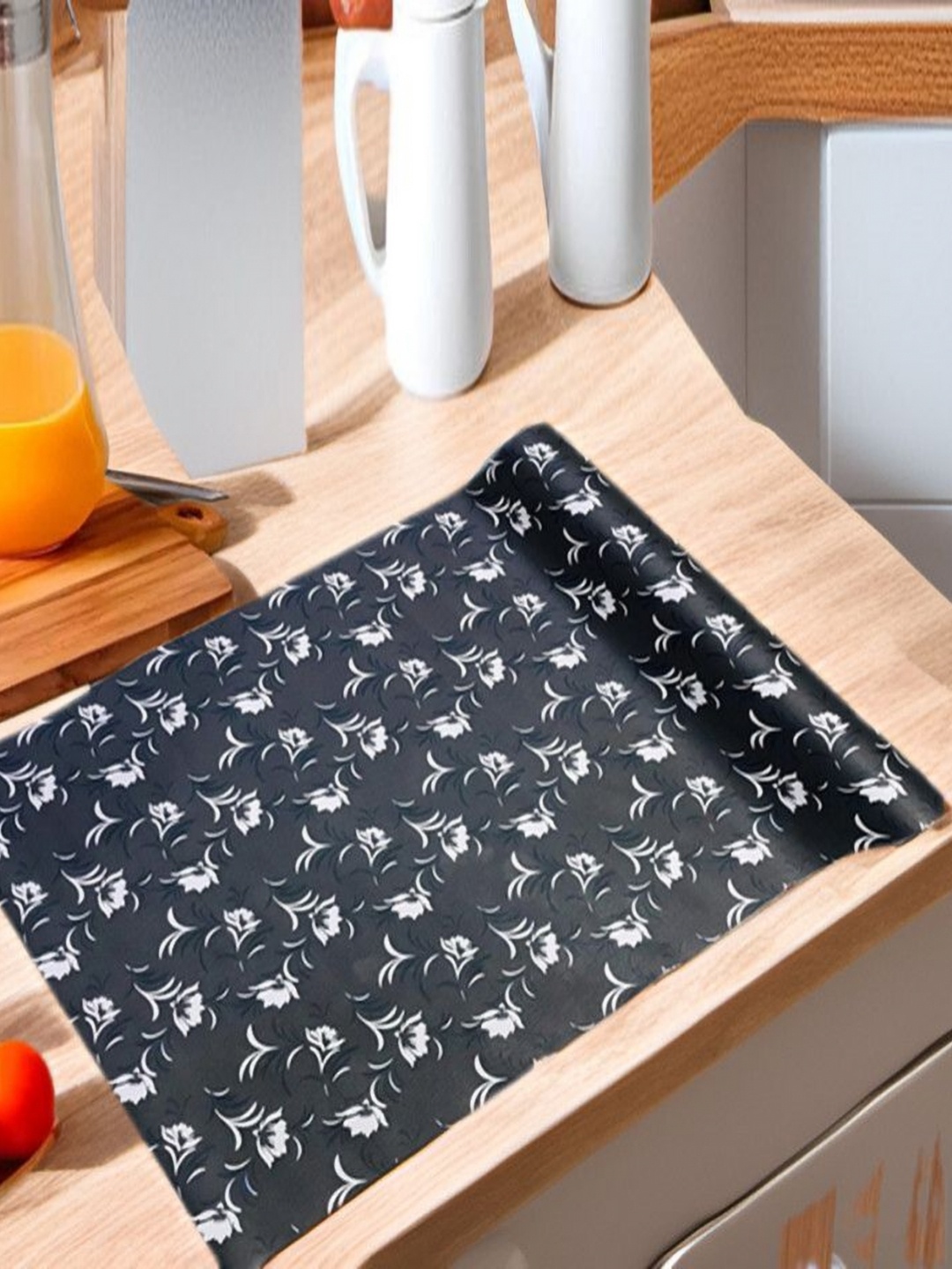 

REVEXO Grey & White Printed Water-Resistant Shelf Liner