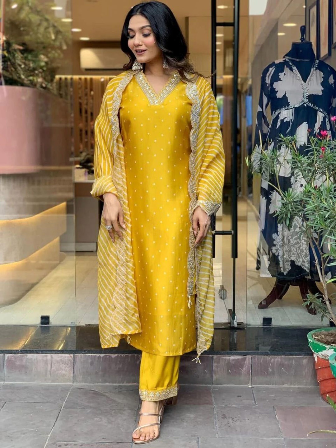 

NKV Bandhani Printed V-Neck Art Silk Sequinned Straight Kurta, Yellow