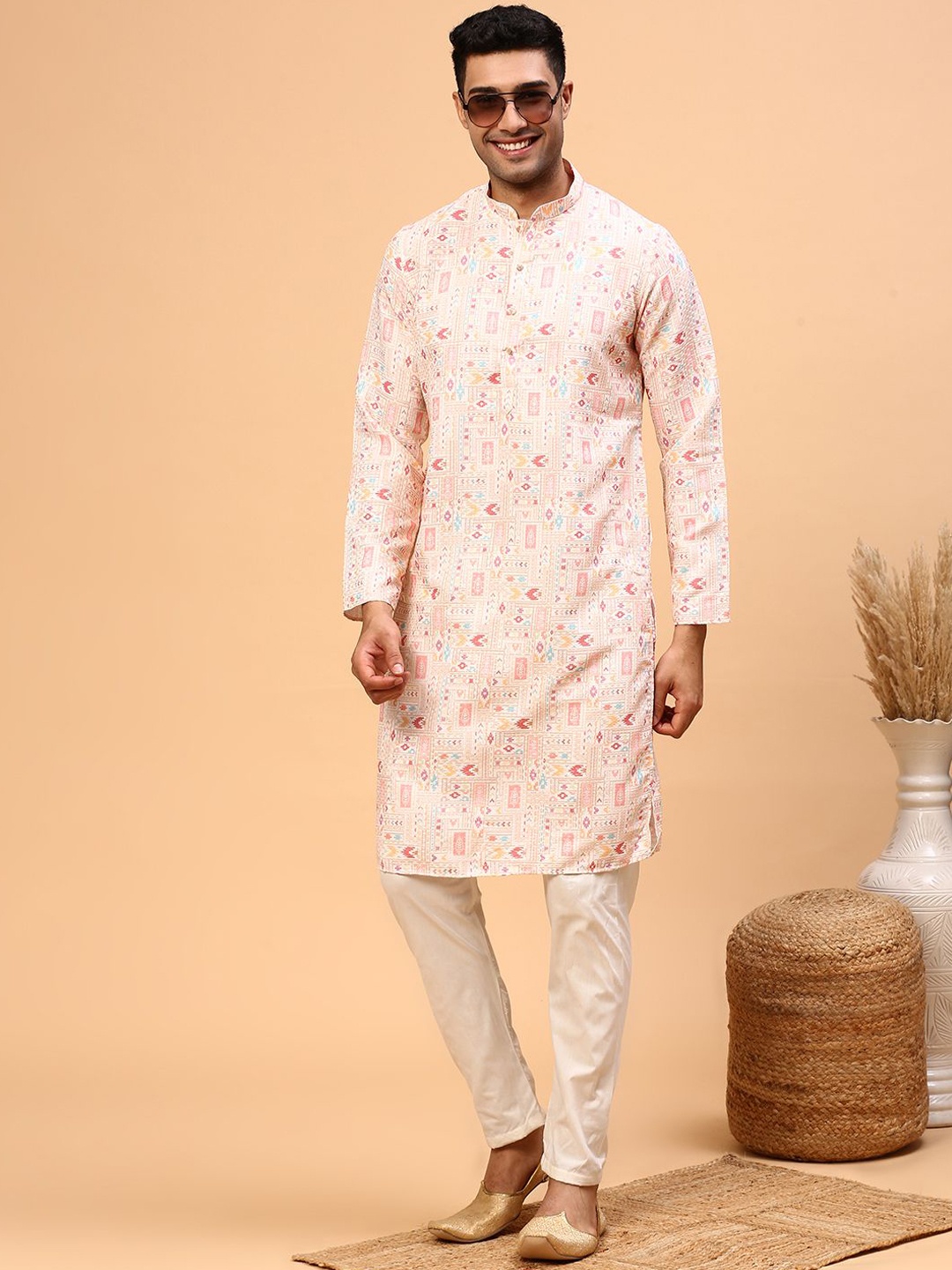 

CS EL Men Embroidered Thread Work Jacquard Kurta, Cream