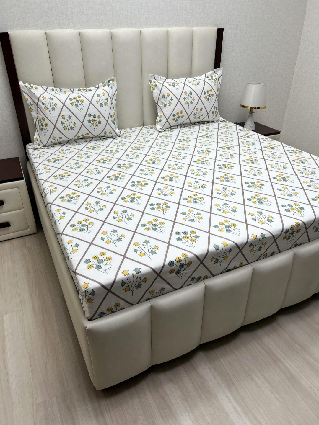 

Pure Decor White & Brown Floral 210 TC Microfiber Queen Bedsheet Set-2.28 m x 2.54 m