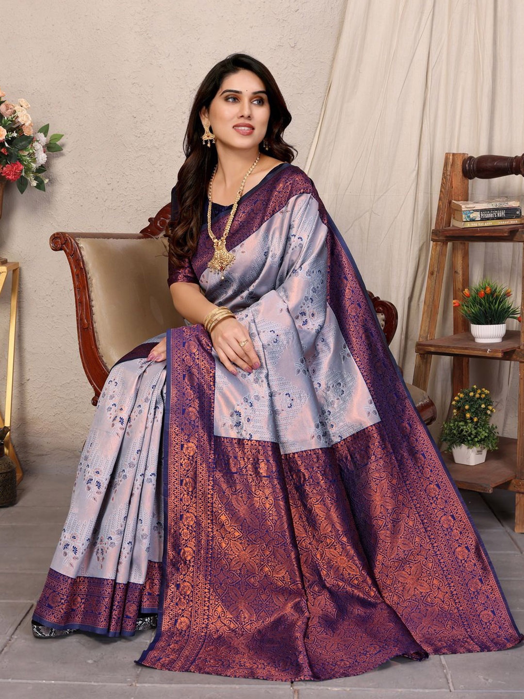 

DIVASTRI Woven Design Zari Banarasi Saree With Blouse, Grey