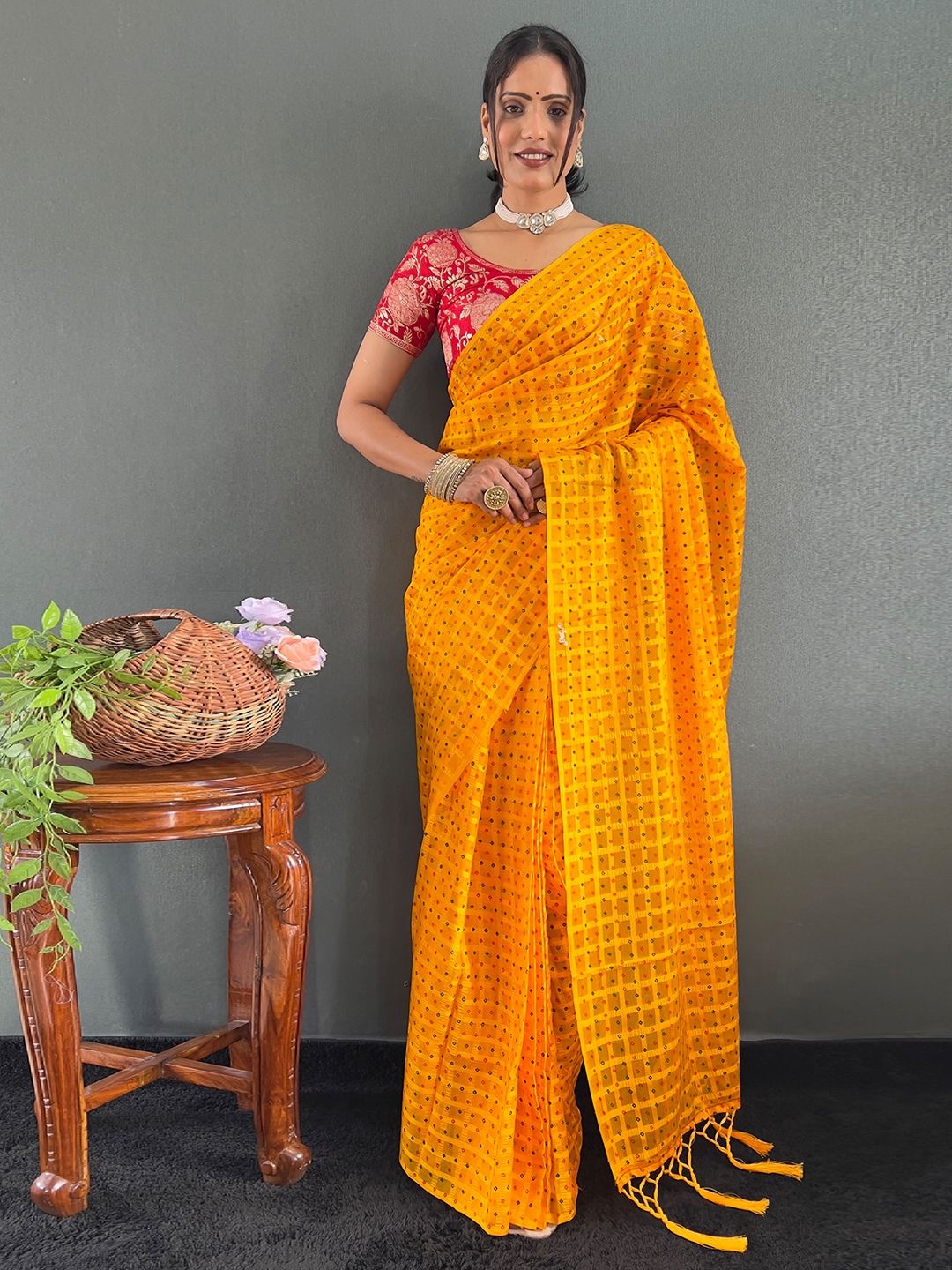 

Mitera Checked Pure Georgette Bandhani Saree, Yellow