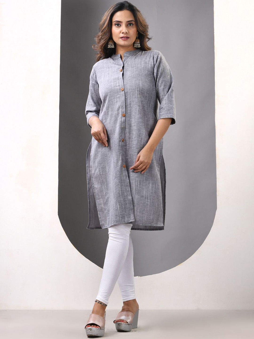 

Charukriti Mandarin Collar Cotton Straight Kurta, Grey