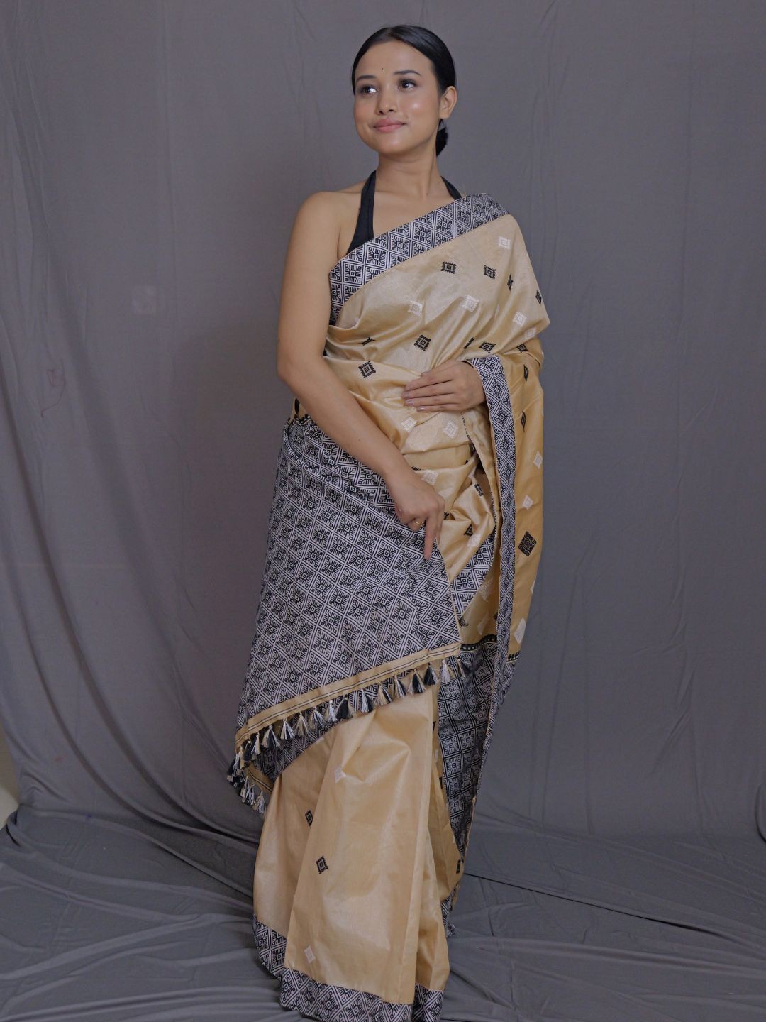 

Mayuri Silk Floral Printed Pure Silk Tussar Saree, Beige