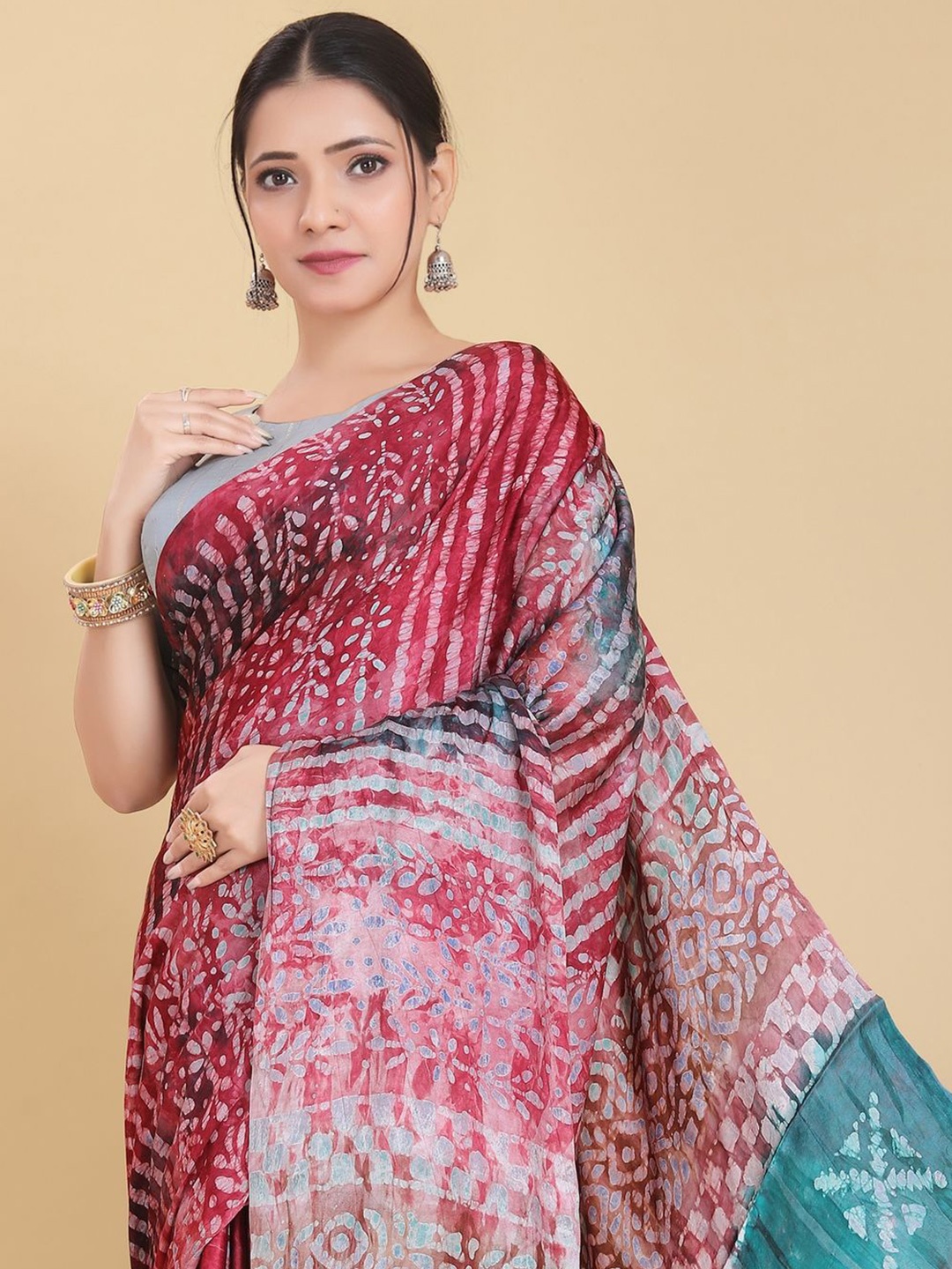 

Suha Floral Printed Satin Saree, Red