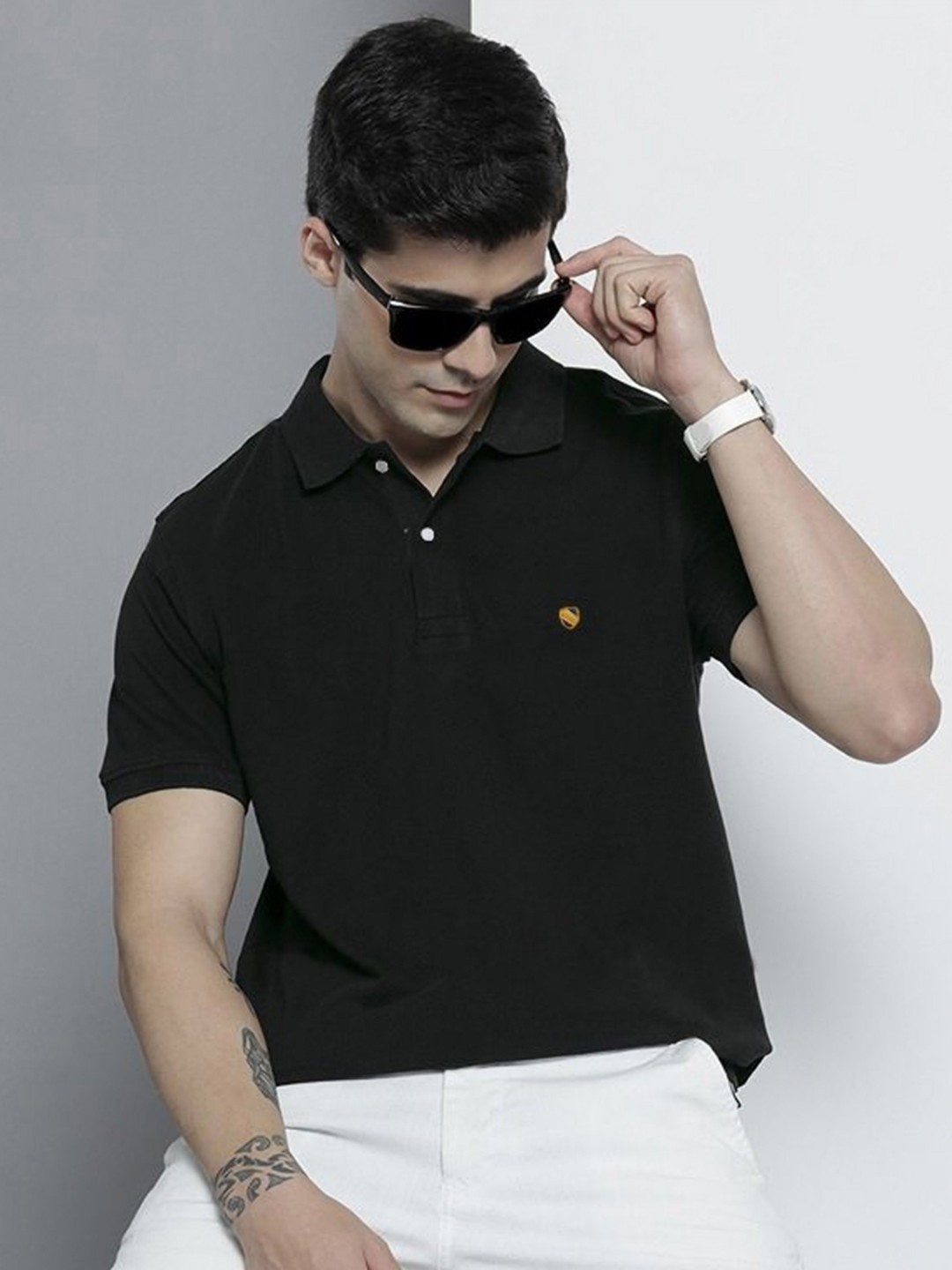 

MERRIMENT Men Solid Polo Collar Cotton T-shirt, Black