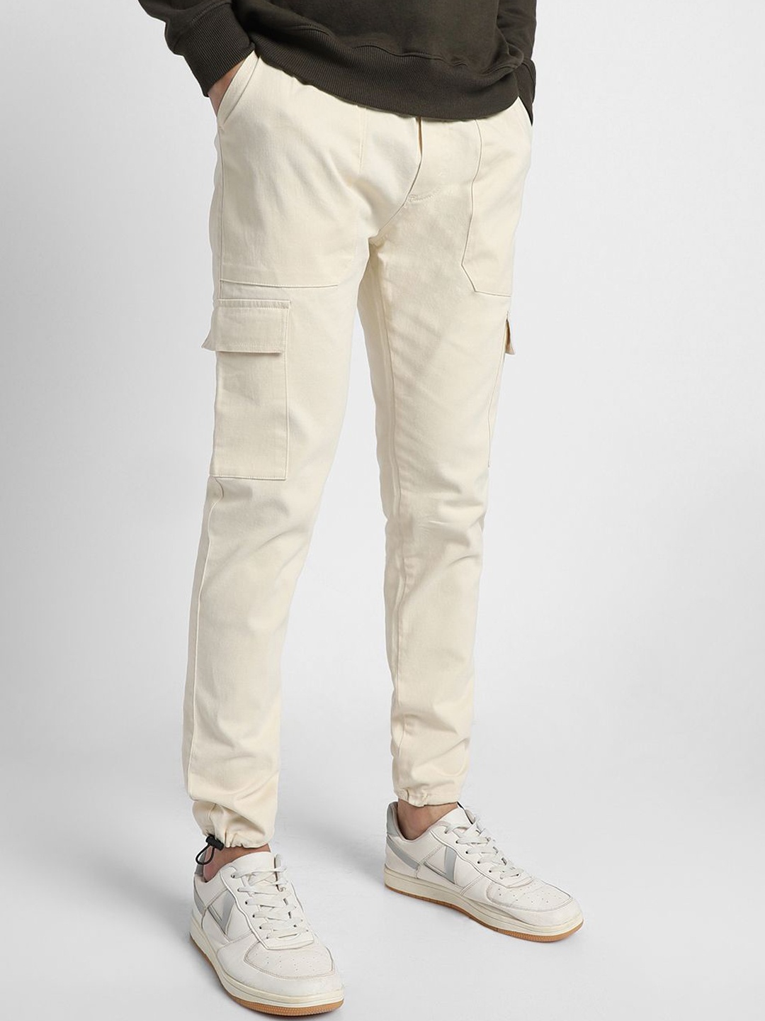 

Dennis Lingo Men Regular Fit Mid Rise Cargo Jogger, Cream