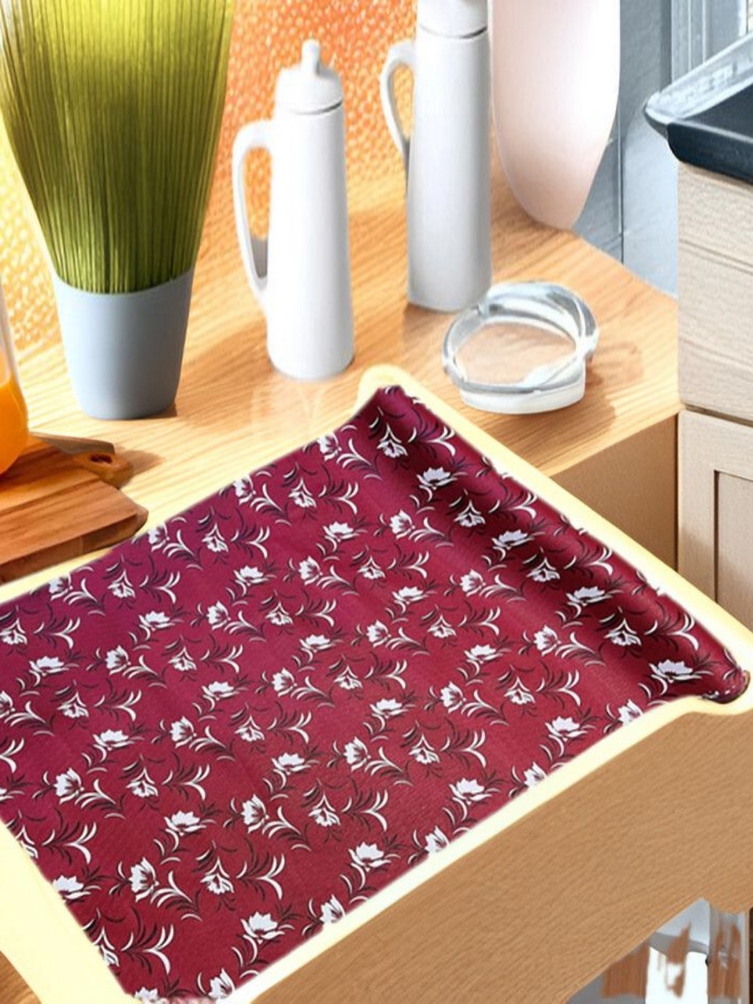 

REVEXO Maroon & White Printed Water-Resistant Shelf Liner
