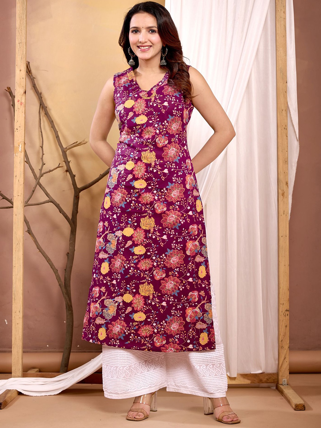 

Nayo Floral Printed V-Neck Cotton Straight Kurta, Burgundy