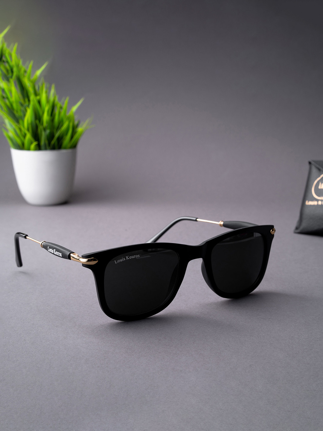 

LOUIS KOUROS Unisex Square Sunglasses with UV Protected Lens, Black
