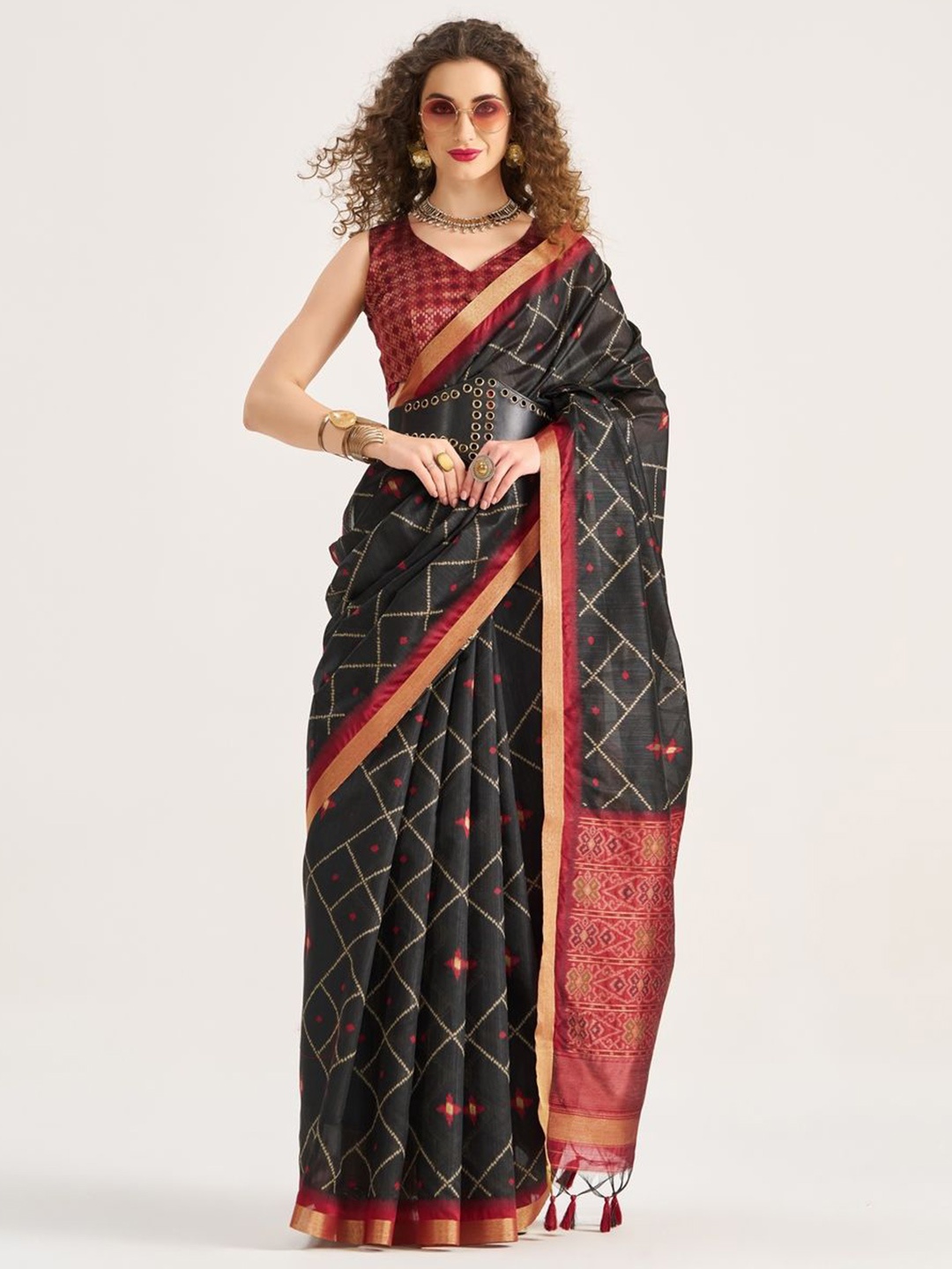 

Suha Woven Design Zari Art Silk Saree, Black