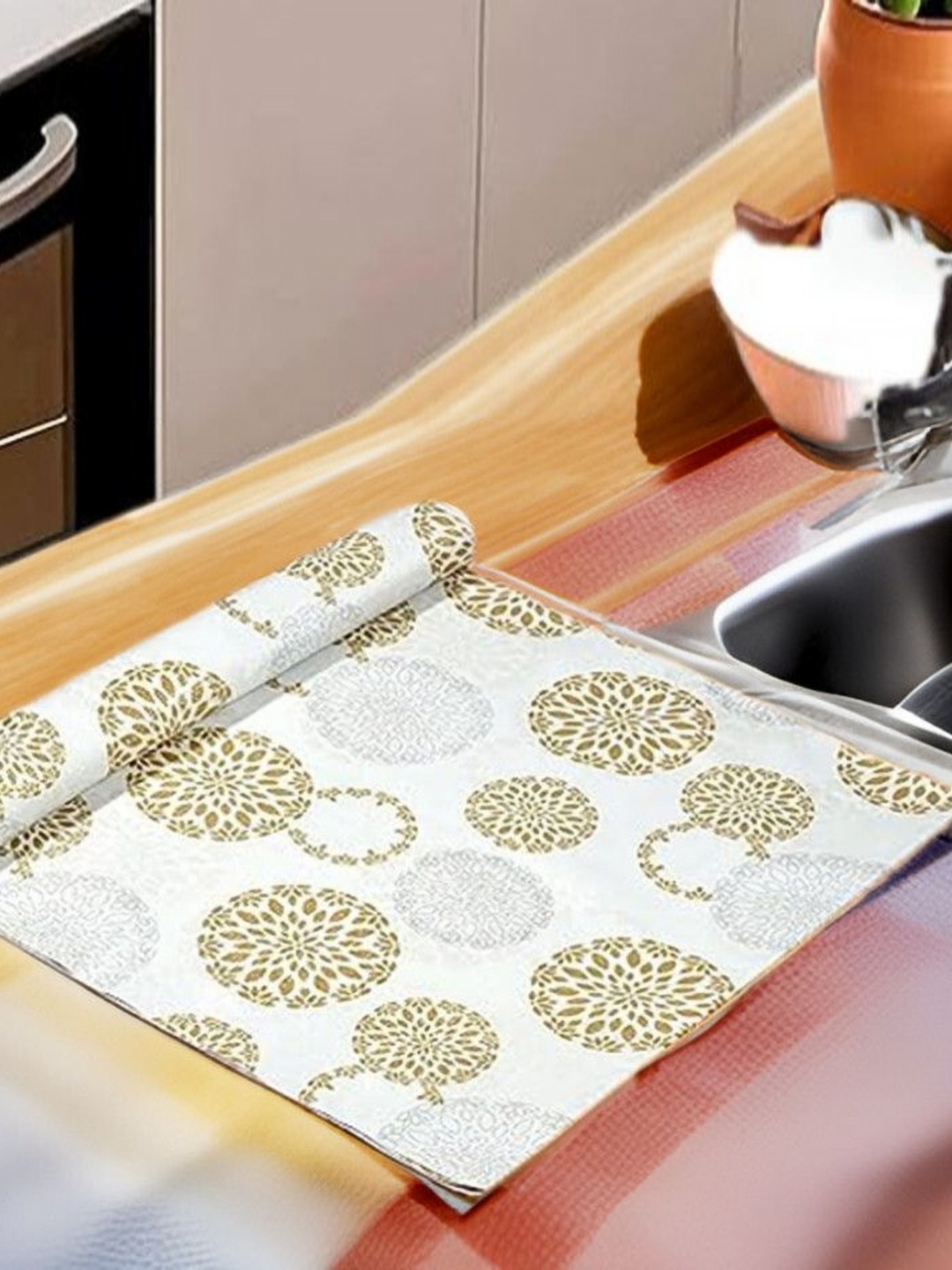 

REVEXO White & Green Printed Water-Resistant Shelf Liner