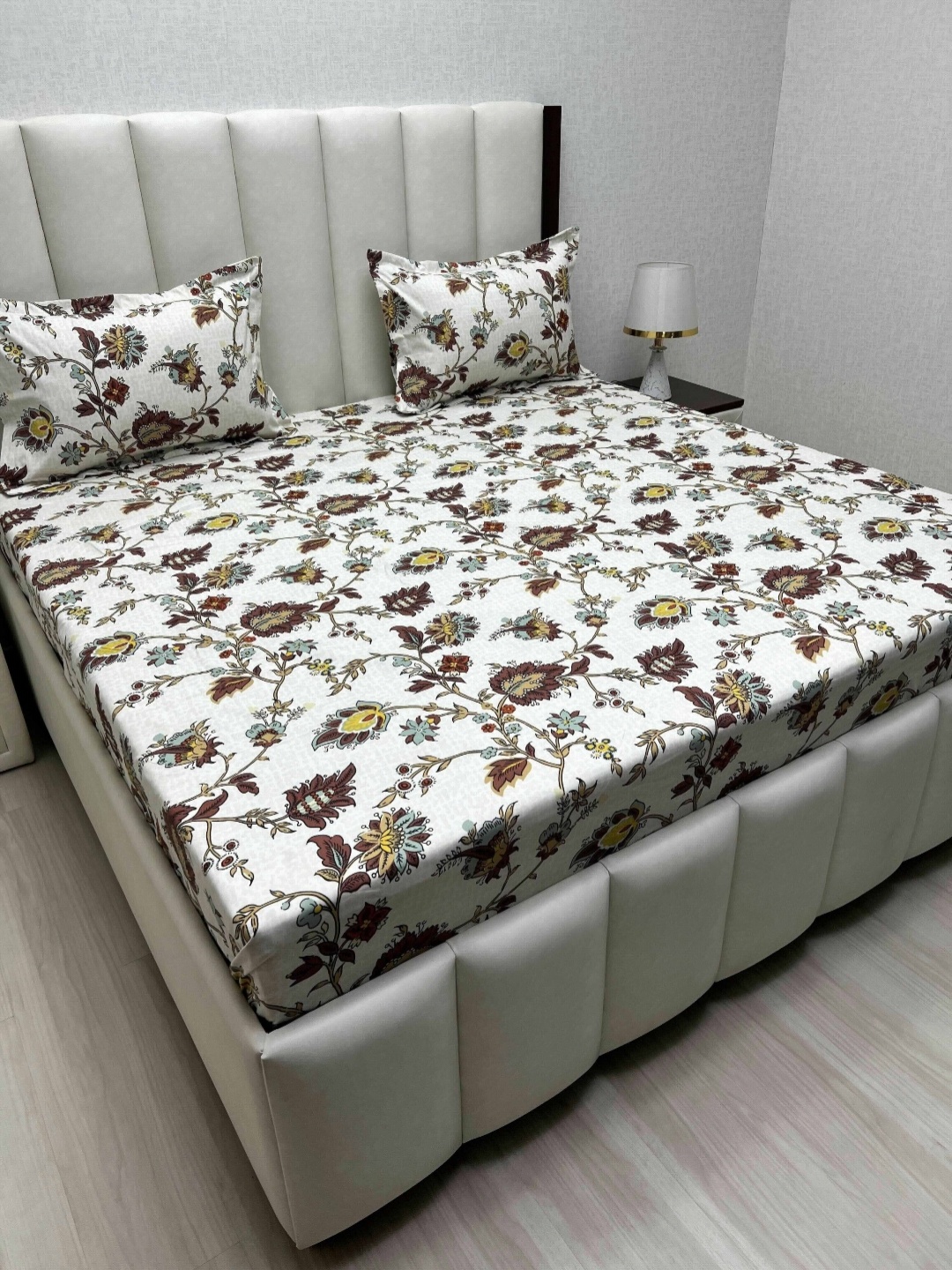 

Pure Decor Amulya White & Green Printed Microfiber 220 TC Queen Bedsheet Set 2.28m X 2.54m