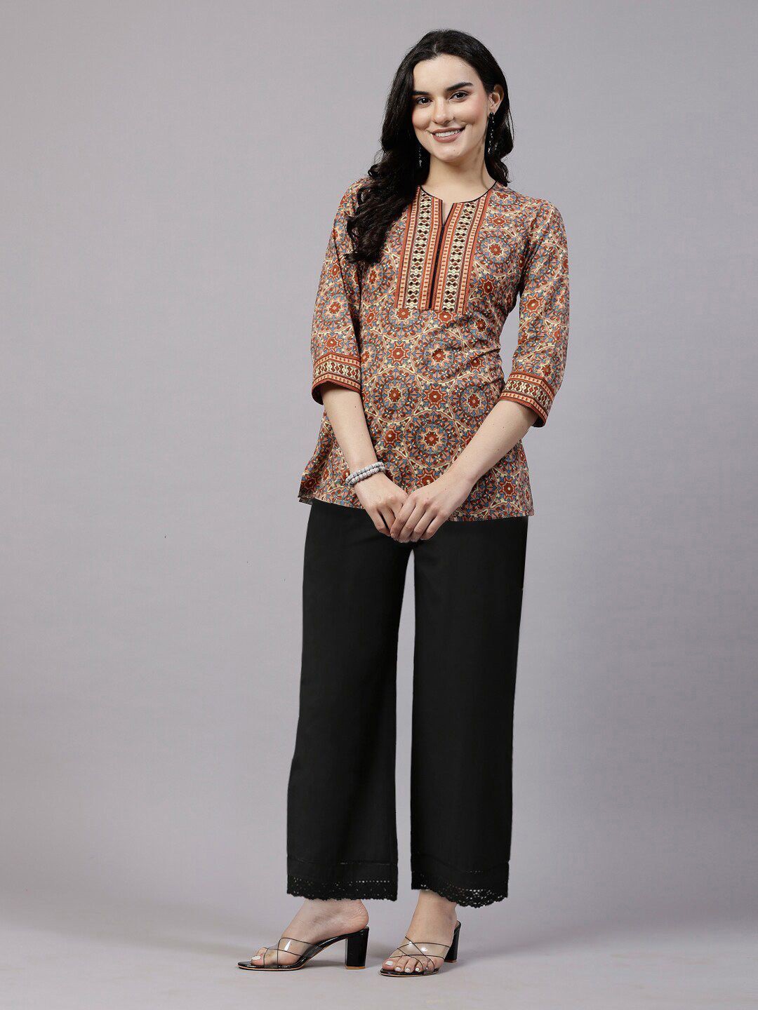 

Da Vastraagaar Women Floral Printed Round Neck Top, Brown