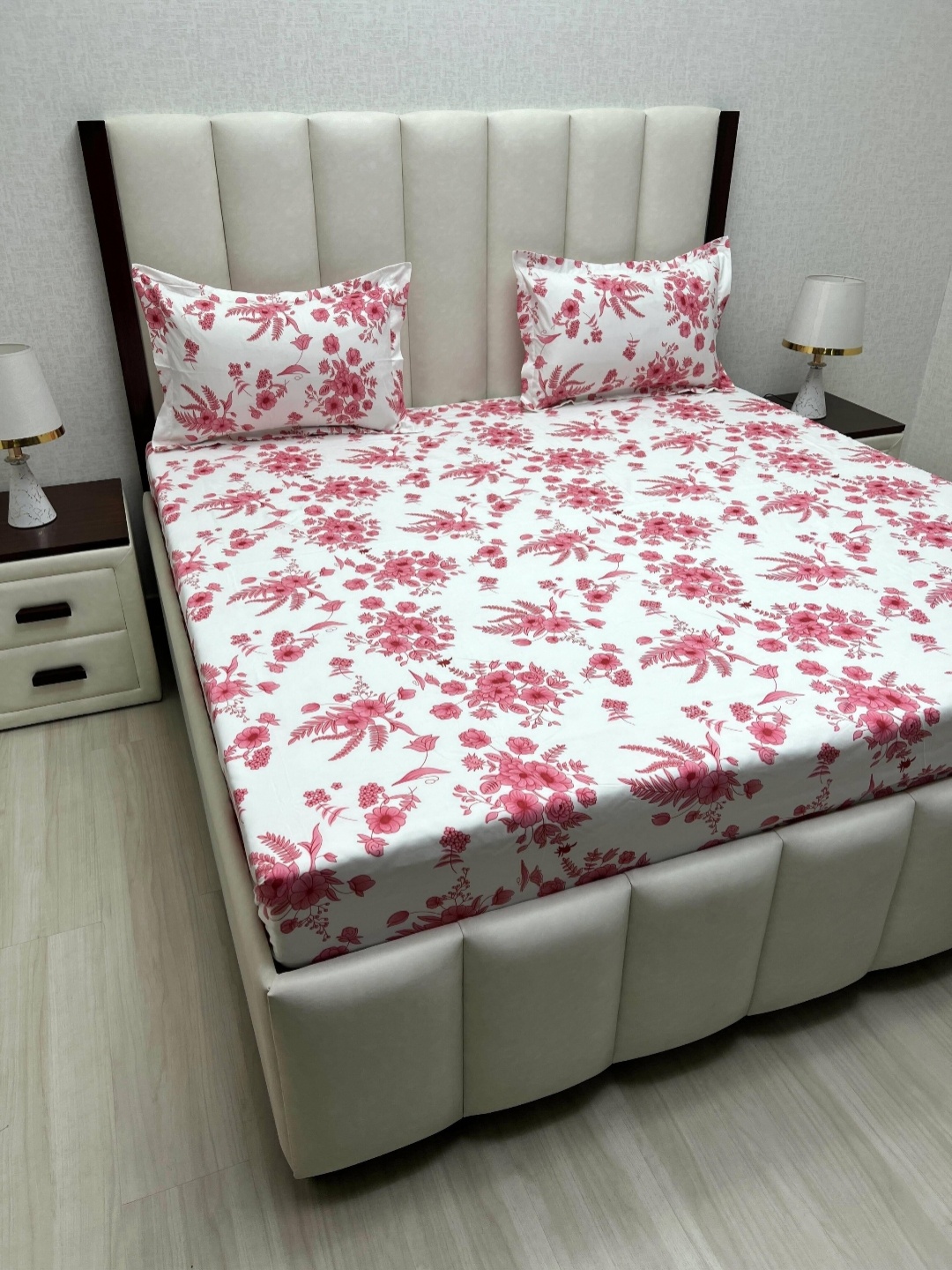 

Pure Decor Amulya Pink & White Floral Printed 200 TC Queen Bedsheet Set 2.28 m x 2.54 m