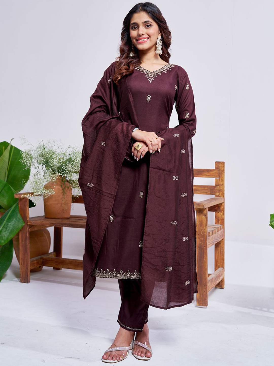 

ARADHNA Floral Embroidered V-Neck Straight Kurta With Trousers And Dupatta, Coffee brown