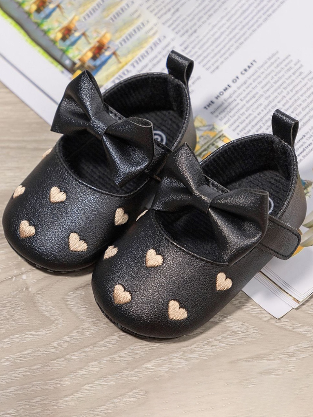 

NESKA MODA Girls Booties, Black