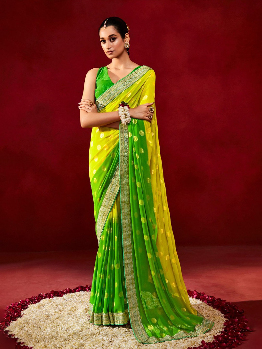 

DIVASTRI Woven Design Zari Saree With Unstitched Blouse Piece, Green