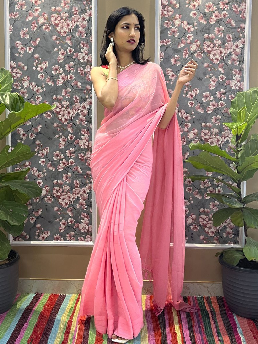 

HELLA FASHIONS Striped Saree, Pink