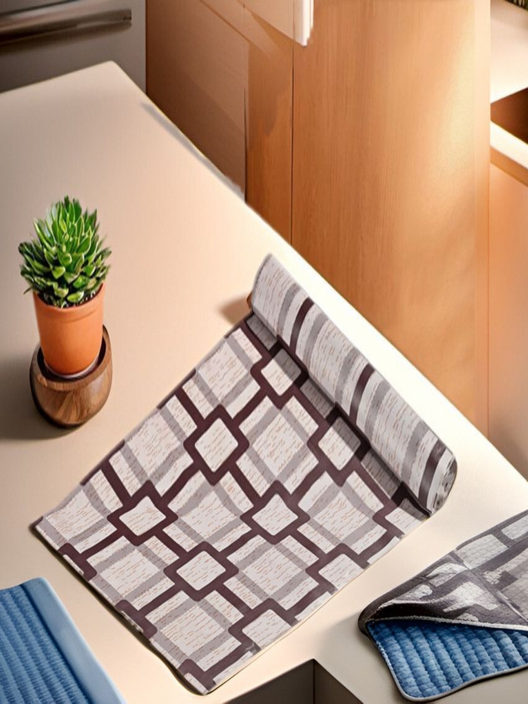 

REVEXO Grey & Brown Printed Water-Resistant Shelf Liner