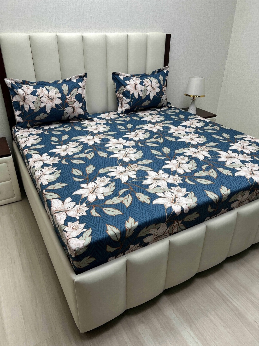 

Pure Decor Blue & White Floral Printed 250 TC Queen Bedsheet Set 2.28 m x 2.54 m
