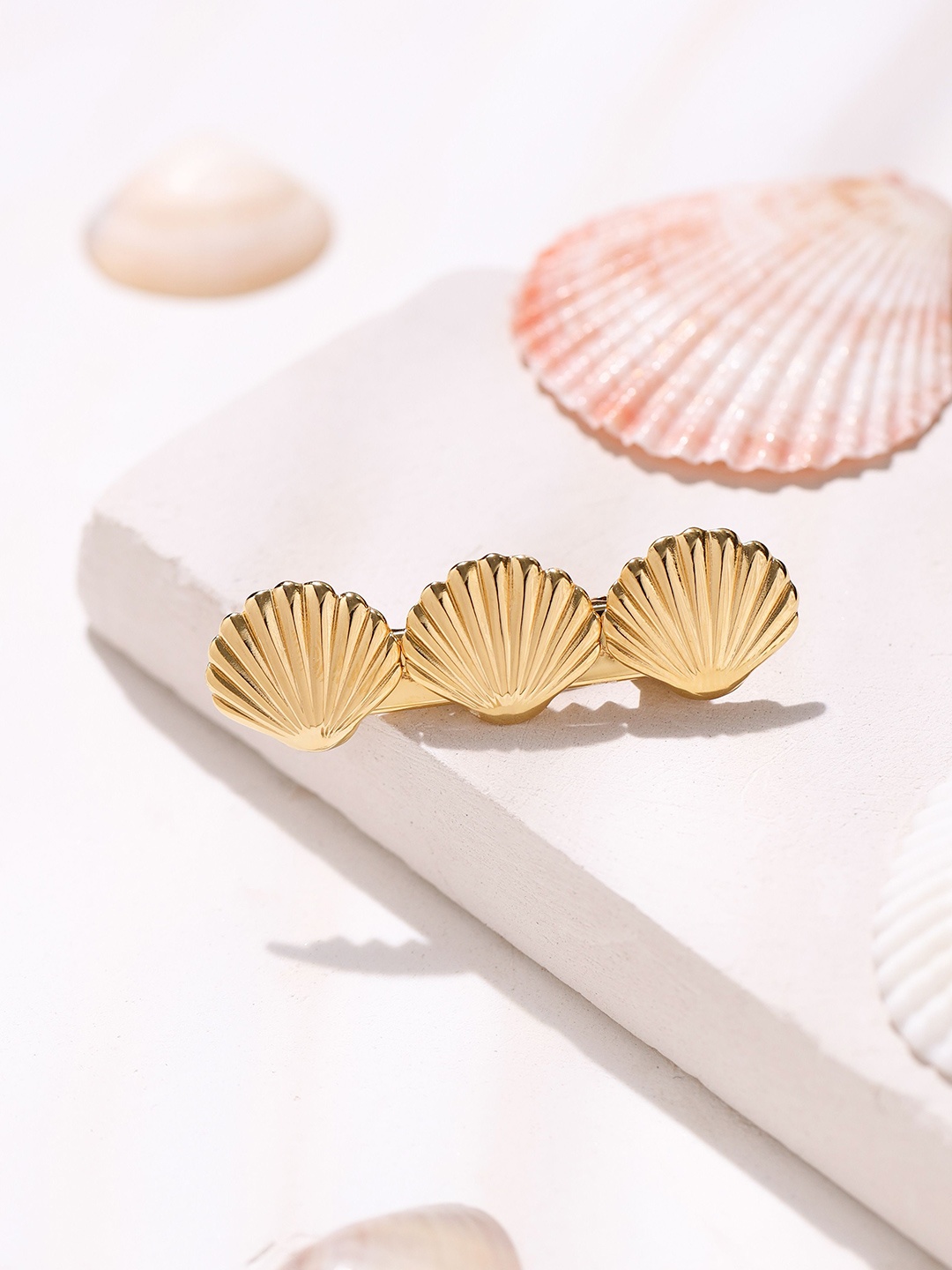 

Mitali Jain Women's Seashell Hair Clip, Gold