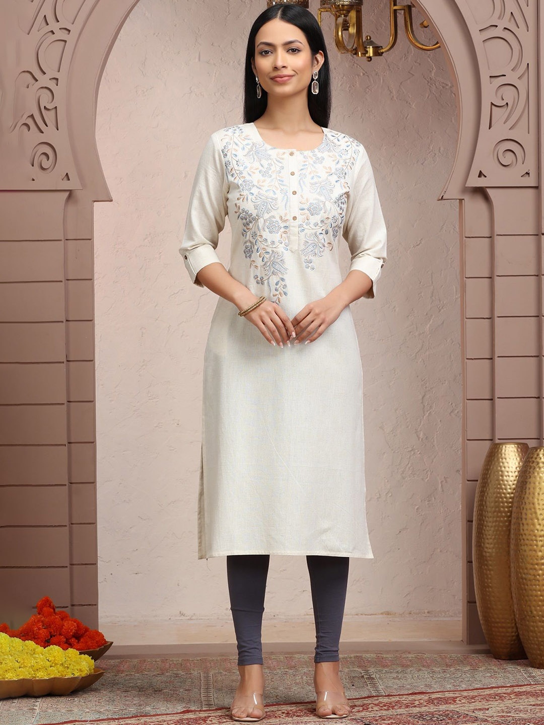 

COTTON CULTURE Women Floral Embroidered Kurta, Off white