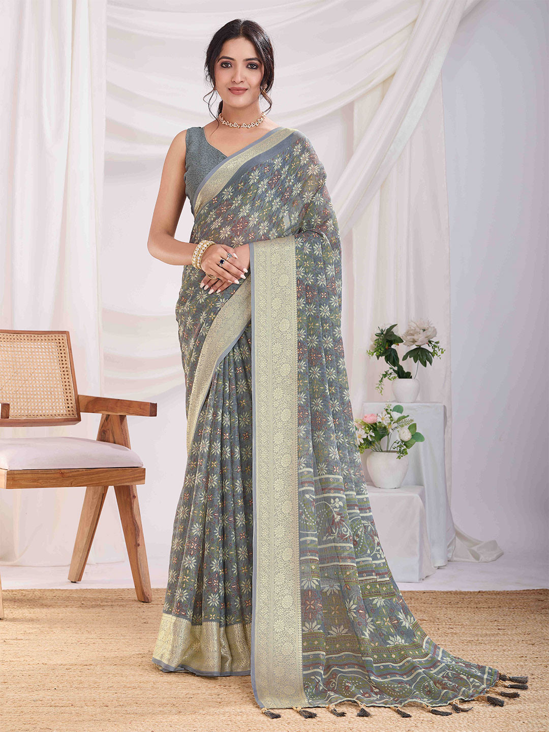 

Mitera Floral Zari Pure Chiffon Ikat Saree, Grey