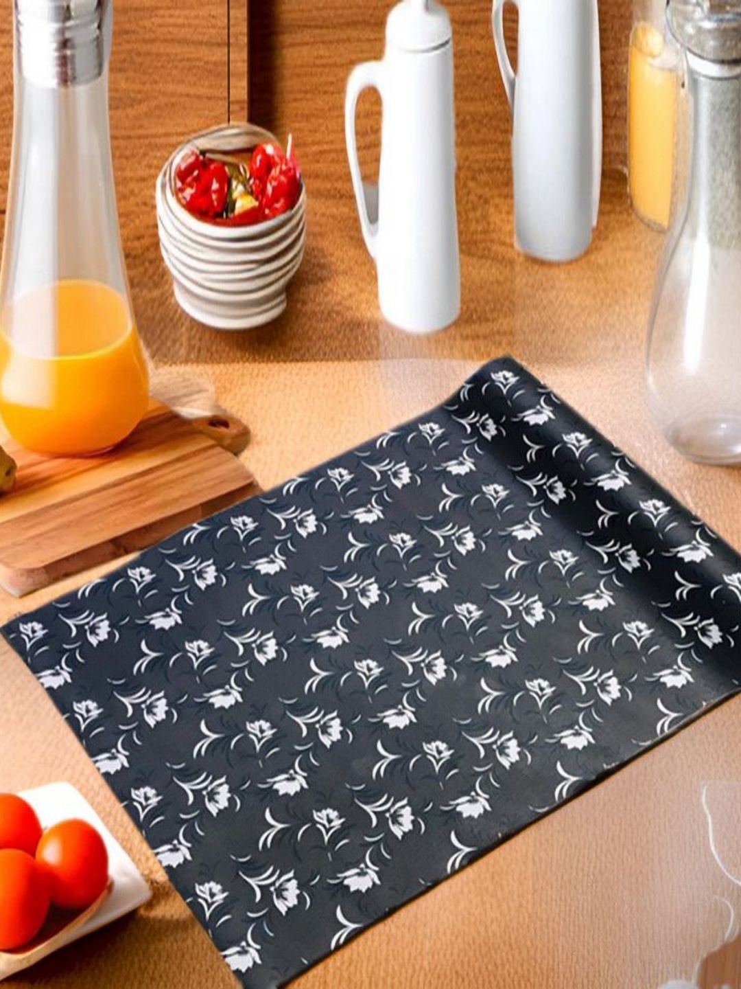 

REVEXO White & Black Printed Water-Resistant Shelf Liner