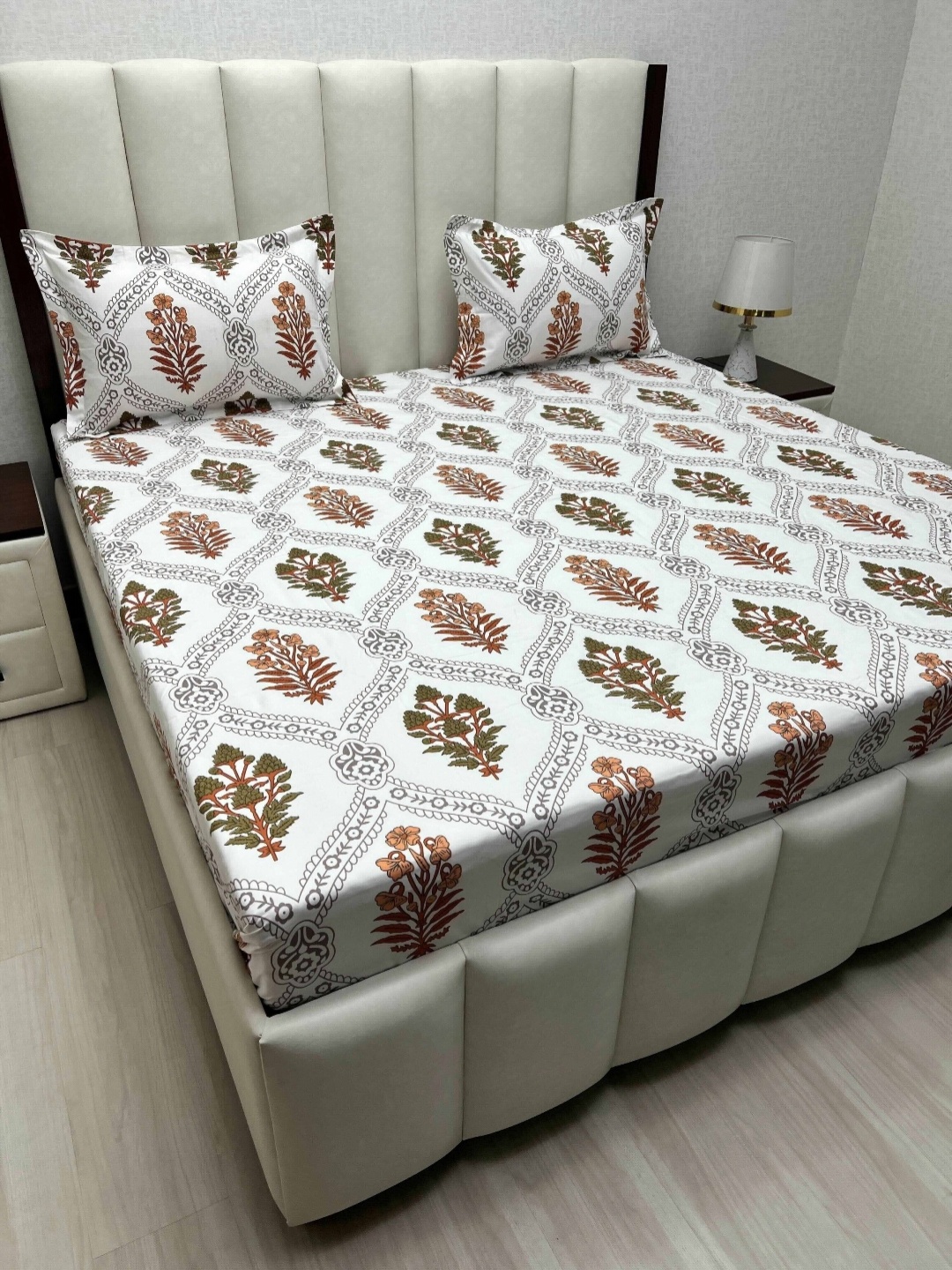 

Pure Decor Amulya White & Brown Printed Microfiber 230 TC Queen Bedsheet Set 2.28m x 2.54m