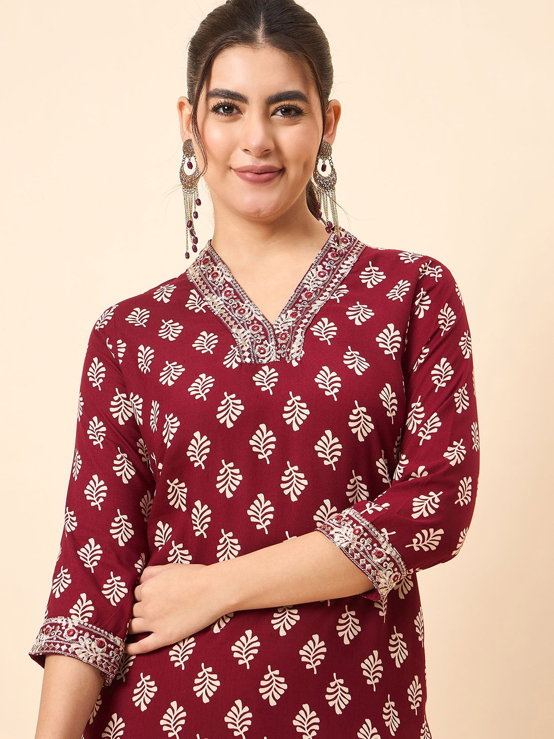 

Anouk Ethnic Motifs Printed V-Neck Straight Pure Cotton Kurta With Trousers, Maroon