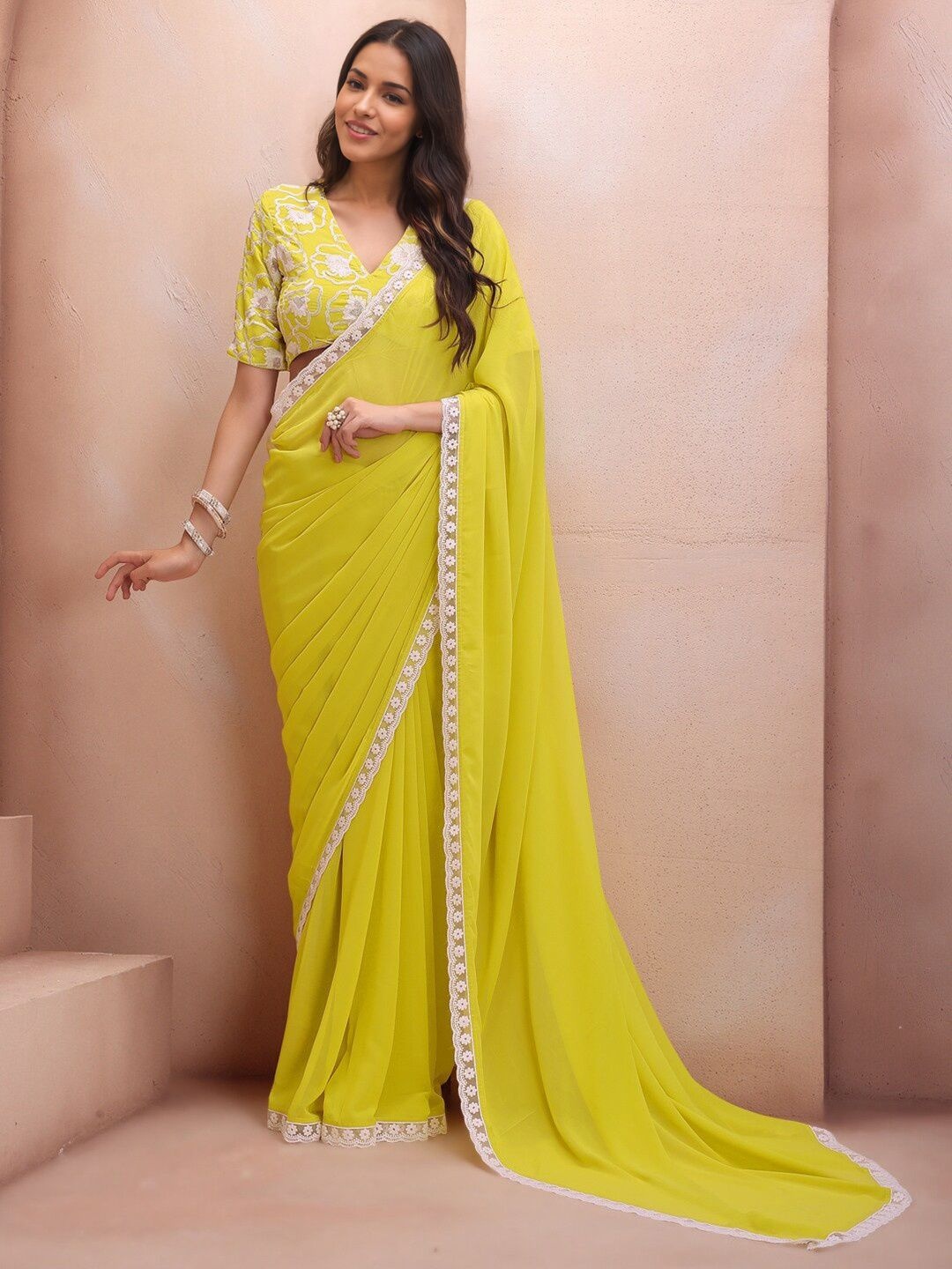 

DIVASTRI Poly Georgette Saree, Yellow