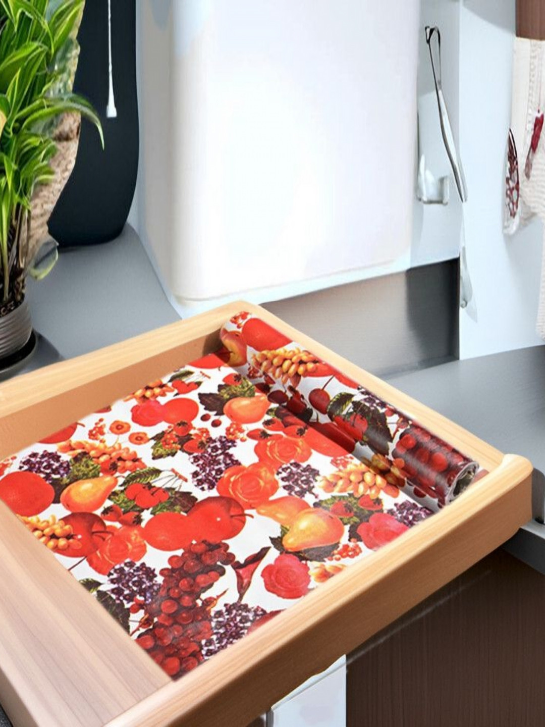 

REVEXO Red & White Printed Water-Resistant Shelf Liner