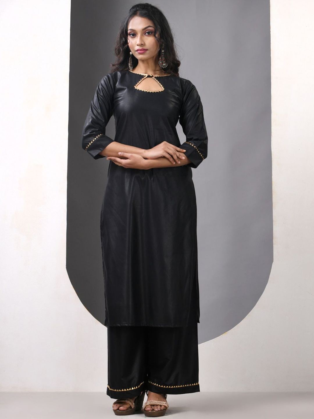 

Charukriti Gotta Patti Keyhole Neck Straight Kurta With Palazzos, Black