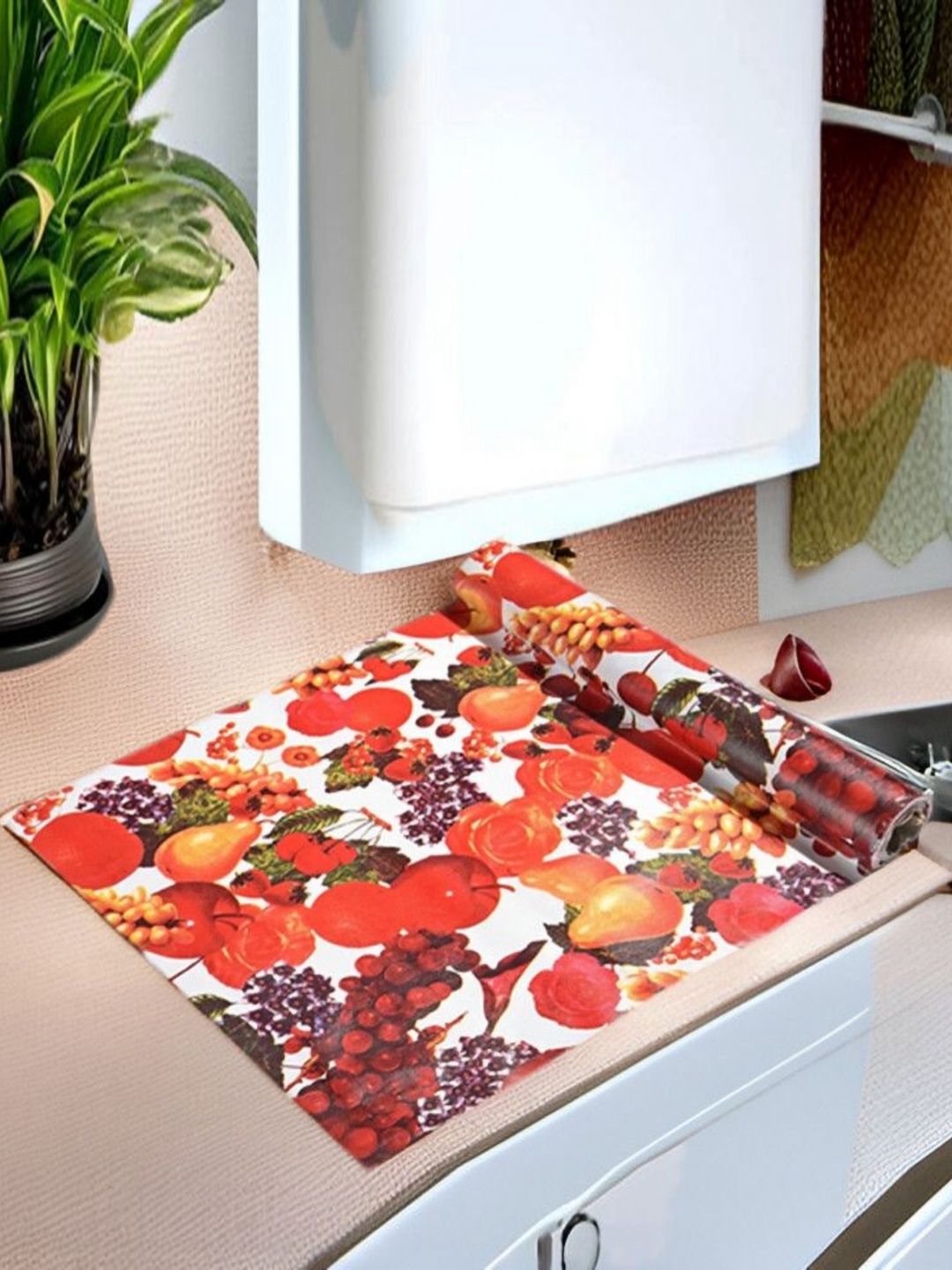 

REVEXO Red & White Printed Water-Resistant Shelf Liner