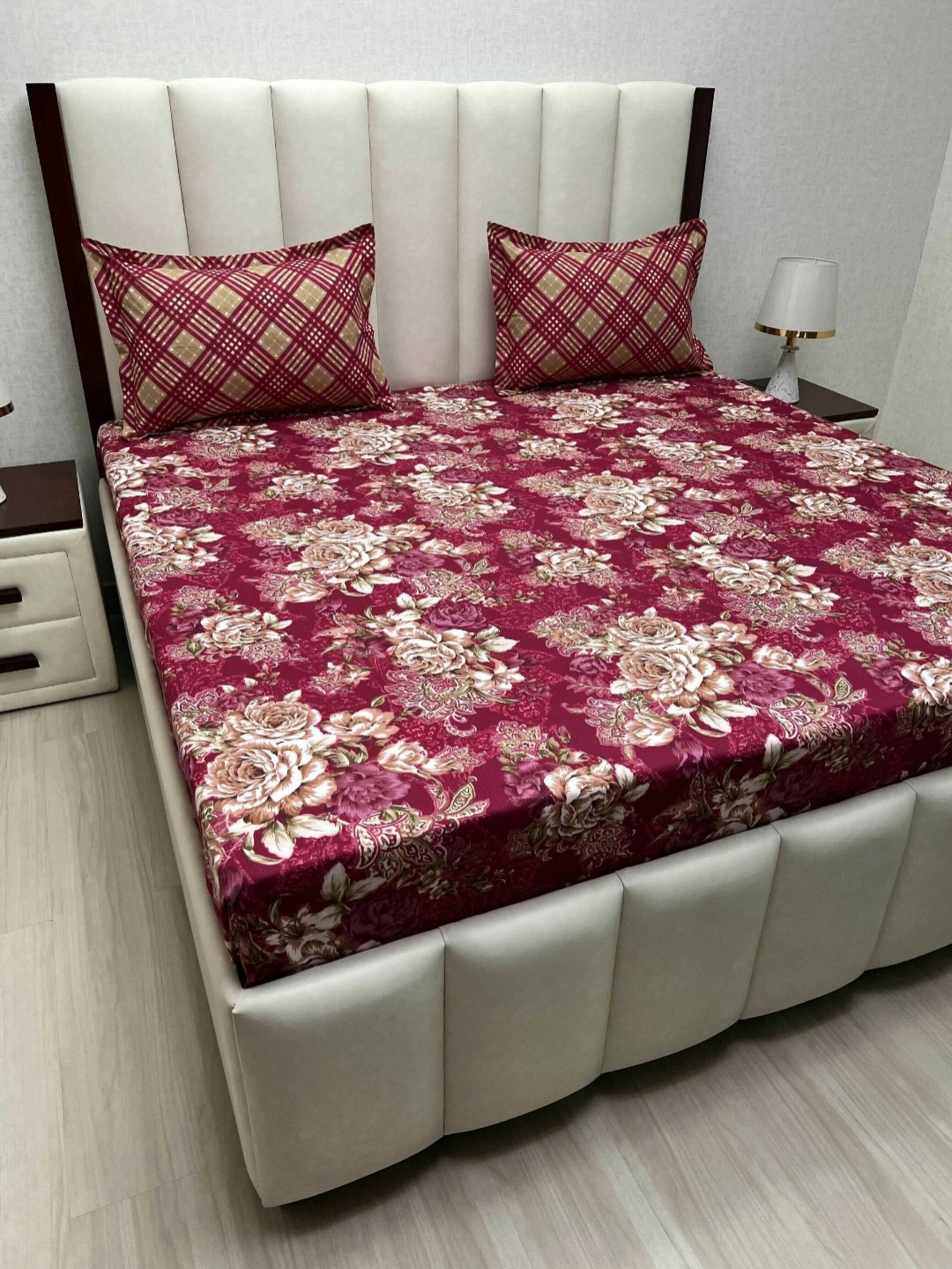 

Pure Decor Leisure Fur Maroon & Beige Printed 250 TC King Bedsheet Set 2.74 m X 2.74 m