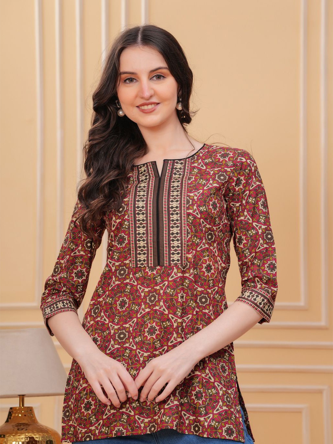 

Da Vastraagaar Women Floral Printed Round Neck Top, Red