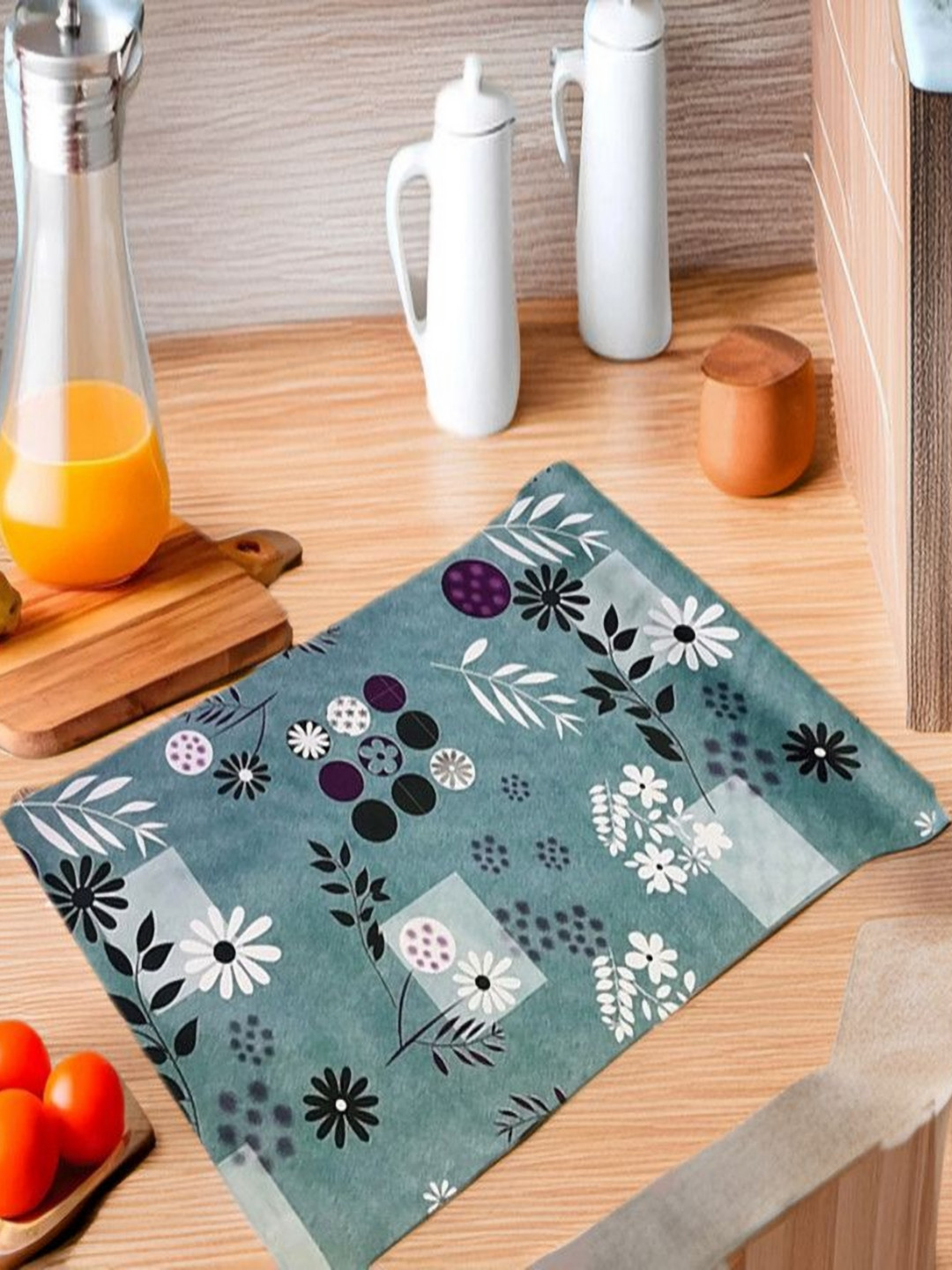

REVEXO Green & White Printed Water-Resistant Shelf Liner
