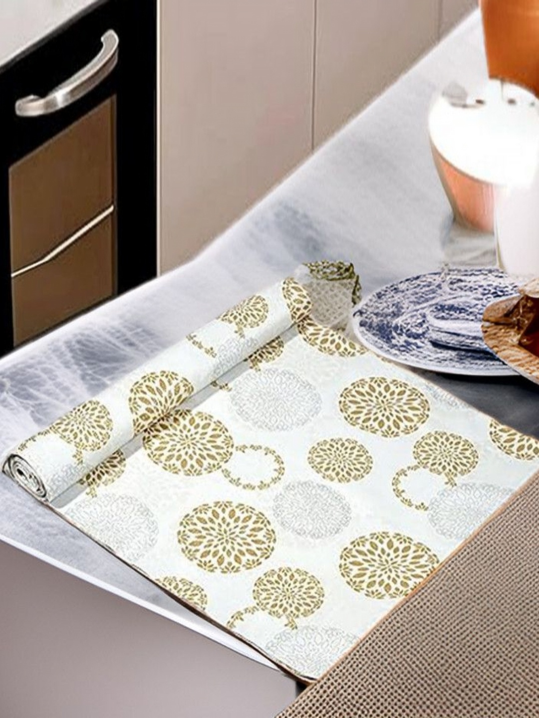 

REVEXO White & Beige Printed Water-Resistant Shelf Liner