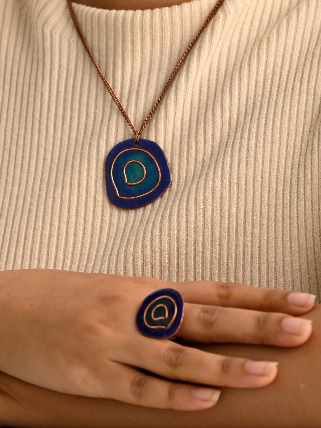 

Ekibeki Circular Shaped Pendants With Chains, Navy blue