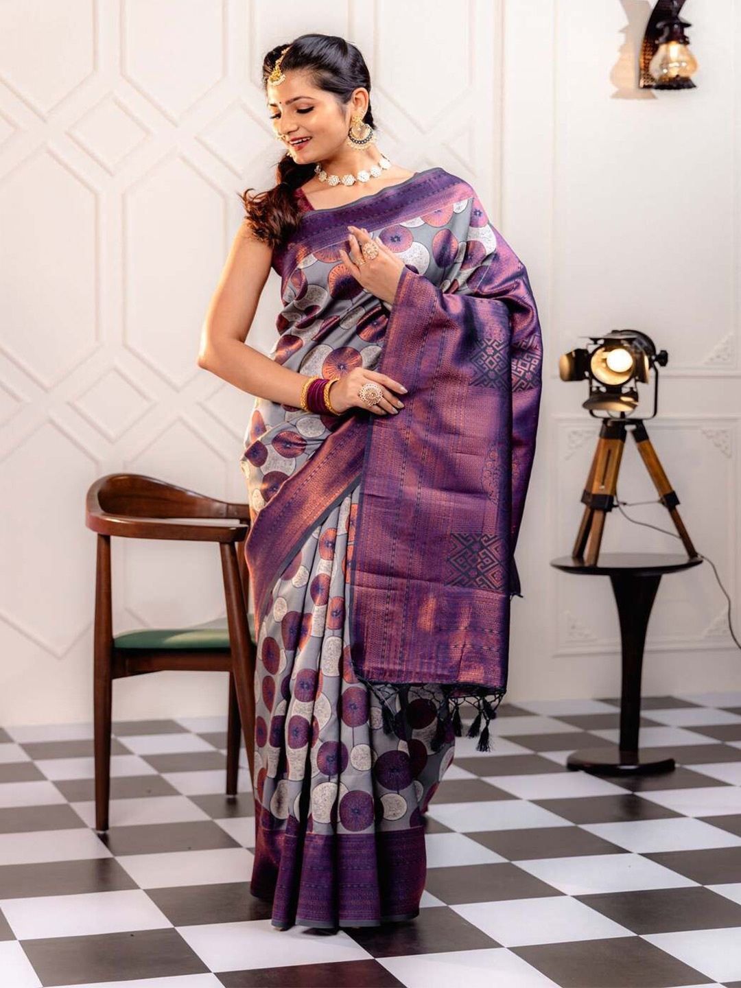

DIVASTRI Woven Design Banarasi Saree With Blouse Piece, Blue