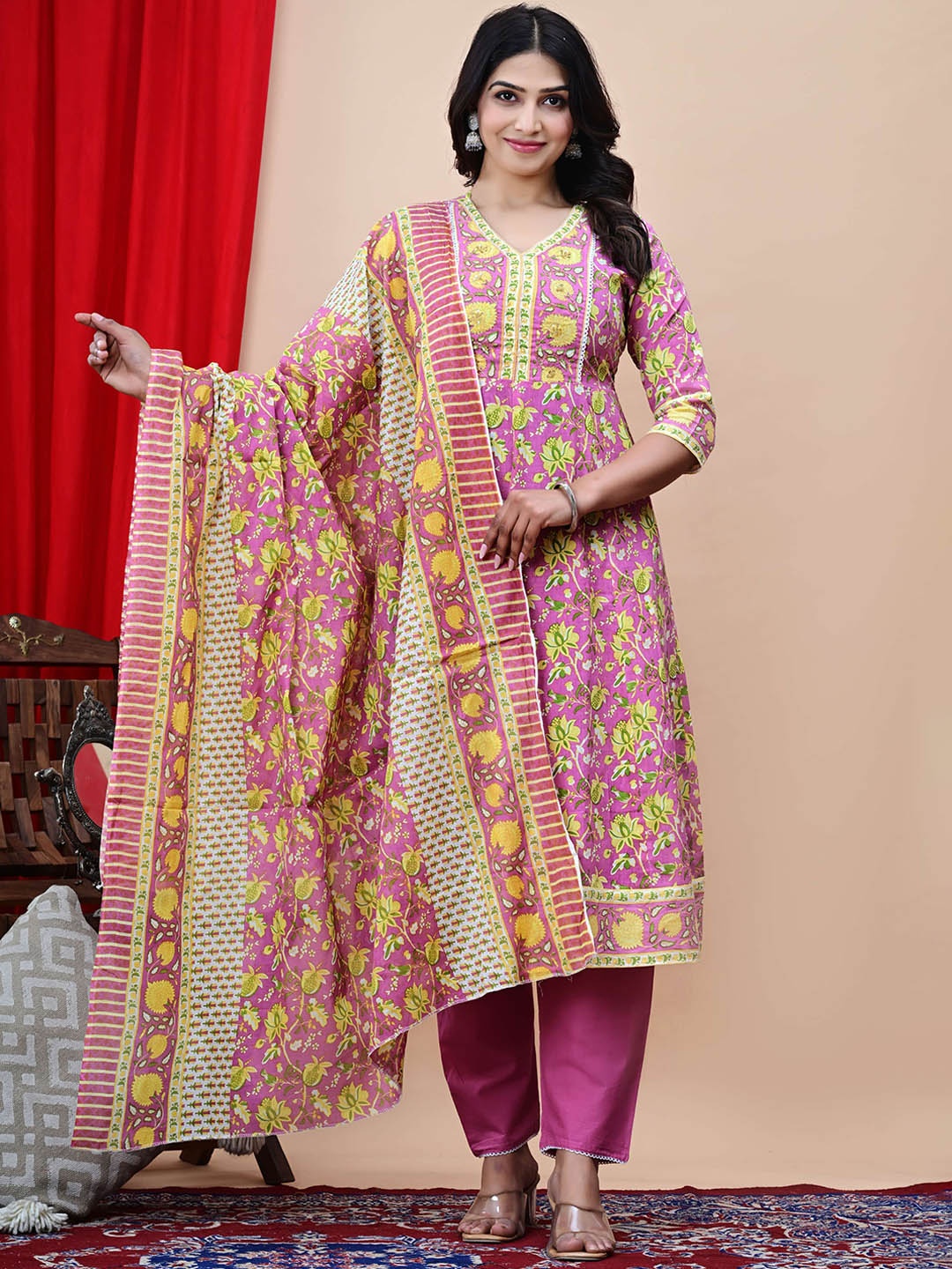 

RETCAP Floral Printed V Neck Pure Cotton Kurta With Trousers & Dupatta, Purple