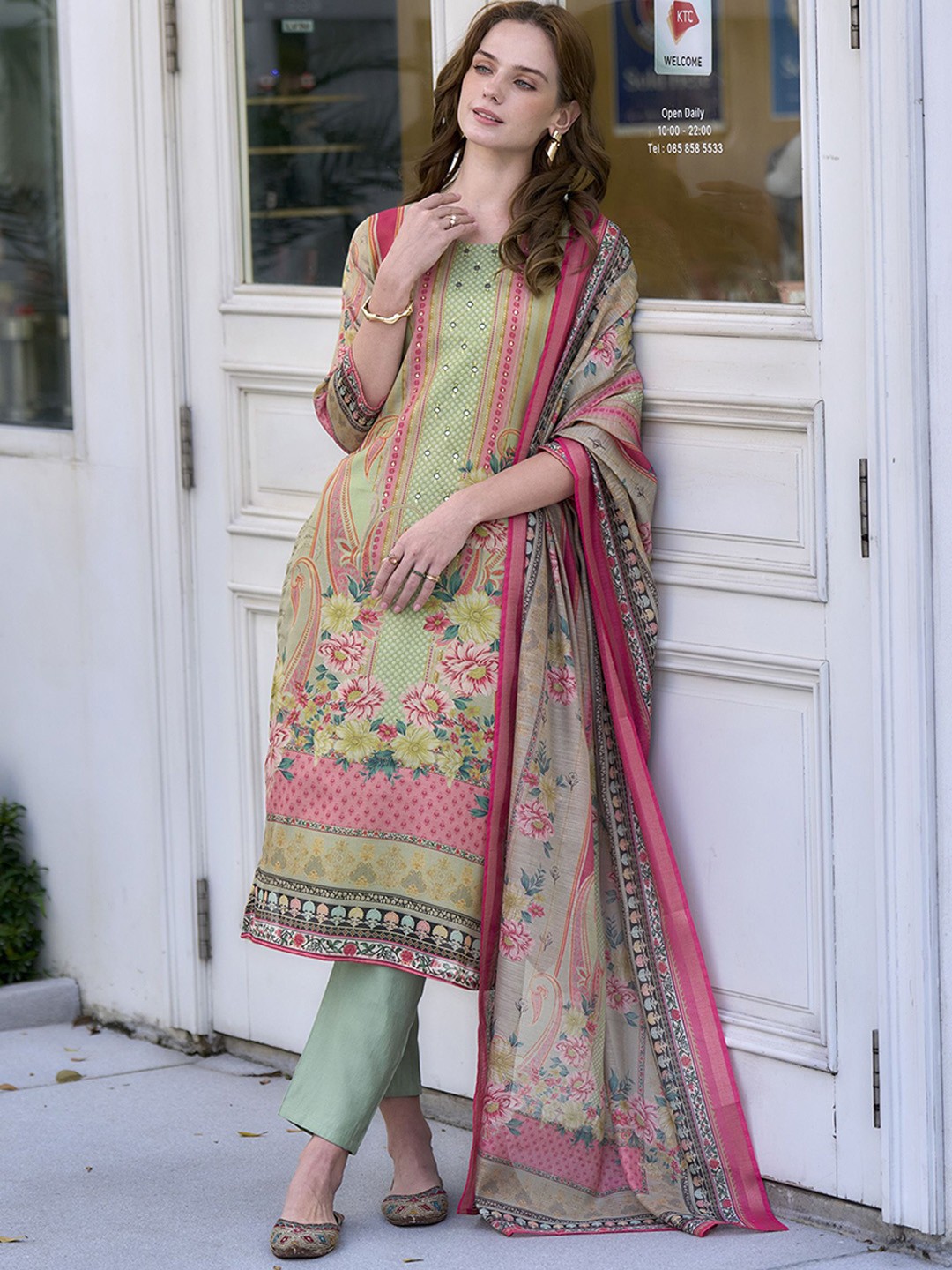 

SHREE LAXMINARAYAN EXPORT Floral Printed Sequinned Straight Kurta With Trouser & Dupatta, Green