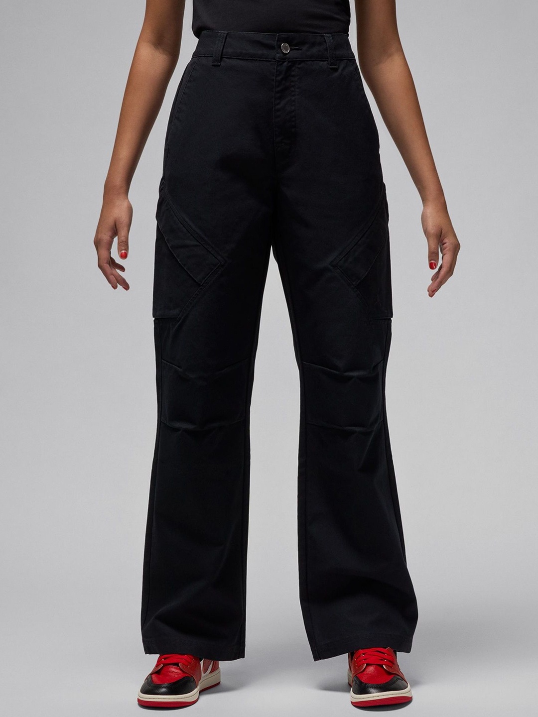 

Nike Women Jordan Chicago Regular Fit Mid-Rise Cotton Trouser, Black